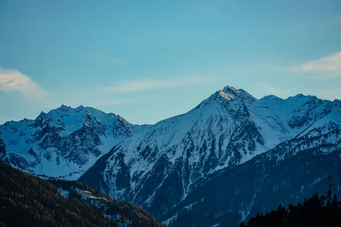 Fond d'écran Chaîne de montagnes 4K · mountains · 3840×2560