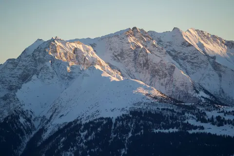 Fondo de pantalla Cordillera 4K · mountains · 3840×2560