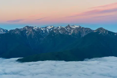 Fond d'écran Chaîne de montagnes 4K · mountains · 3840×2560