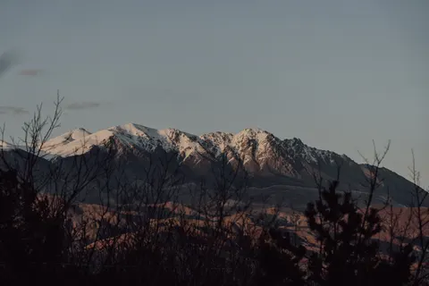 Fond d'écran Chaîne de montagnes 4K · mountains · 3840×2560