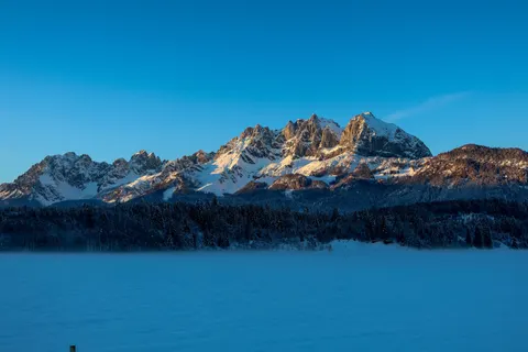 Bergkette 4K Hintergrundbild · mountains · 3840×2560