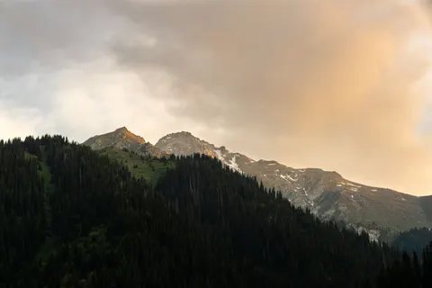 산맥 4K 배경화면 · mountains · 3840×2560