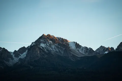 Bergkette 4K Hintergrundbild · mountains · 3840×2560