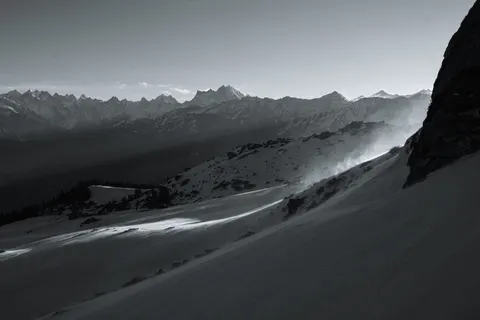 خلفية سلسلة جبال بدقة 4K · mountains · 3840×2560