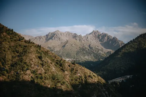 Fond d'écran Chaîne de montagnes 4K · mountains · 3840×2560