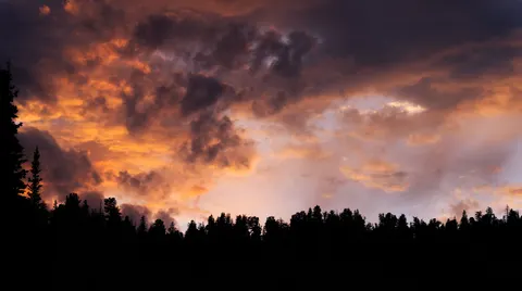 Fond d'écran Chaîne de montagnes 4K · mountains · 3840×2148