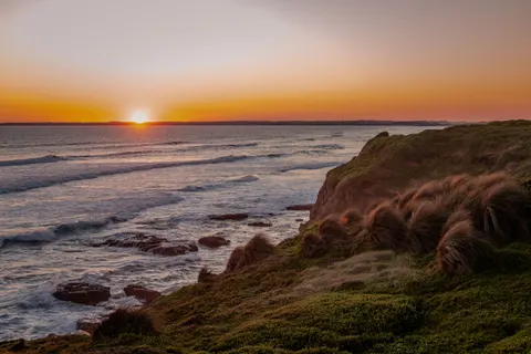Hình nền Vách Đá Bên Đại Dương 4K · ocean · 3840×2560