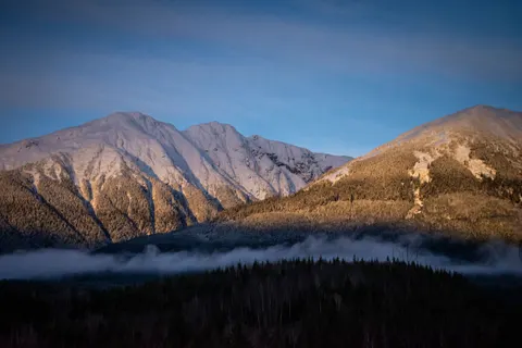 Bergkette 4K Hintergrundbild · mountains · 3840×2560