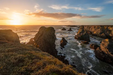 Fond d'écran Falaise sur l'océan 4K · ocean · 3840×2561