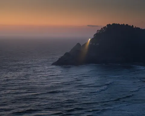 Sfondo Scogliera sull'Oceano 4K · ocean · 3840×3072