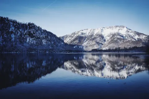 Mountain Lake 4K Wallpaper · mountains · 3840×2560