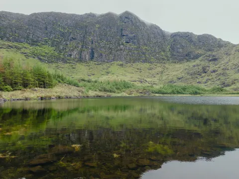 Fondo de pantalla Lago de montaña 4K · mountains · 3840×2880
