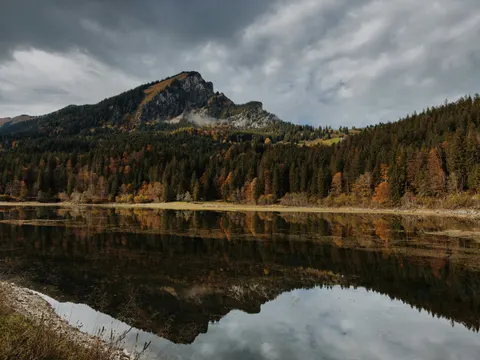 Обои Горное озеро 4K · mountains · 3840×2880