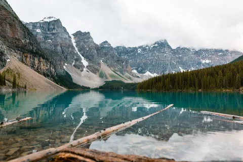 Fondo de pantalla Lago de montaña 4K · mountains · 3840×2561