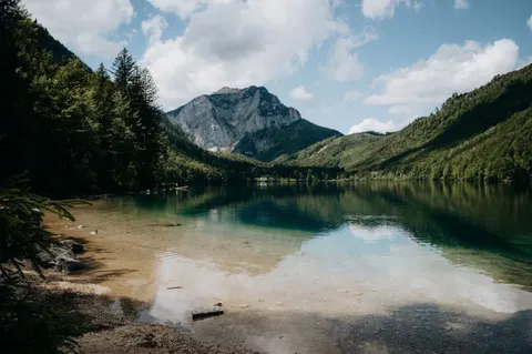 Bergsee 4K Hintergrundbild · mountains · 3840×2555