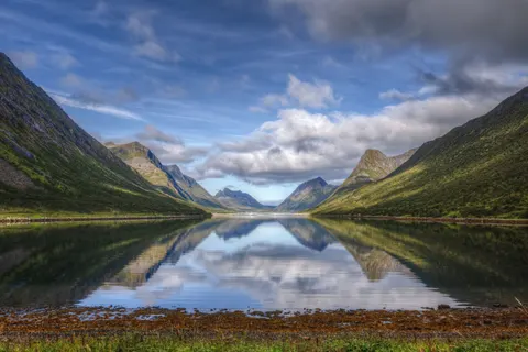 Mountain Lake 4K Wallpaper · mountains · 3840×2561