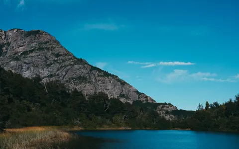 Fond d'écran Lac de montagne 4K · mountains · 3840×2400