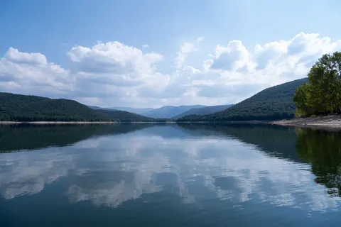 Mountain Lake 4K Wallpaper · mountains · 3840×2560