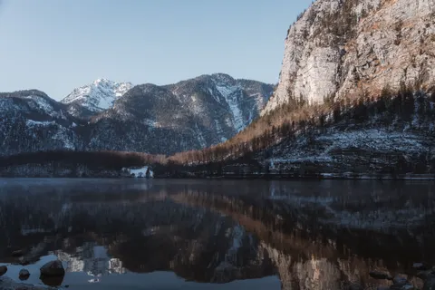 خلفية بحيرة جبلية بدقة 4K · mountains · 3840×2561