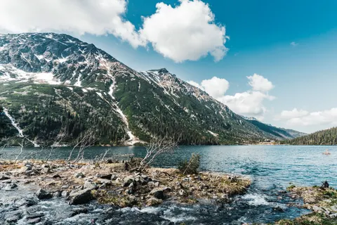 Fond d'écran Lac de montagne 4K · mountains · 3840×2560