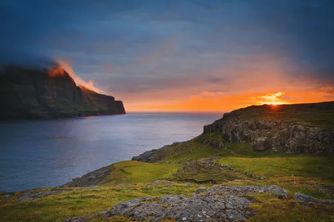Hình nền Vách Đá Bên Đại Dương 4K · ocean · 3840×2561
