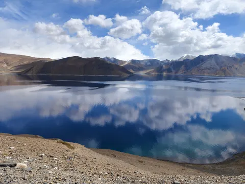 山中湖泊 4K壁纸 · mountains · 3840×2880
