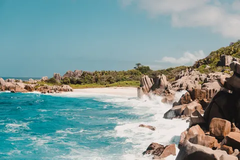 خلفية شاطئ استوائي بدقة 4K · ocean · 3840×2560