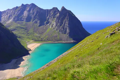 خلفية شاطئ استوائي بدقة 4K · ocean · 3840×2560