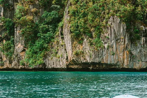 خلفية شاطئ استوائي بدقة 4K · ocean · 3840×2560