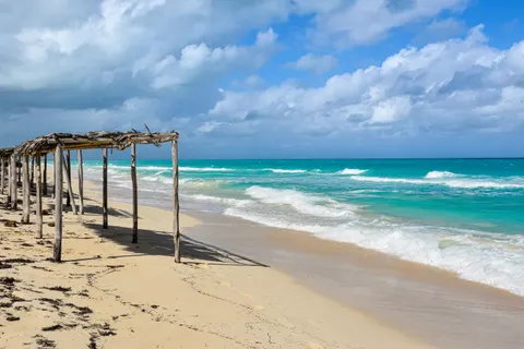 열대 해변 4K 배경화면 · ocean · 3840×2560