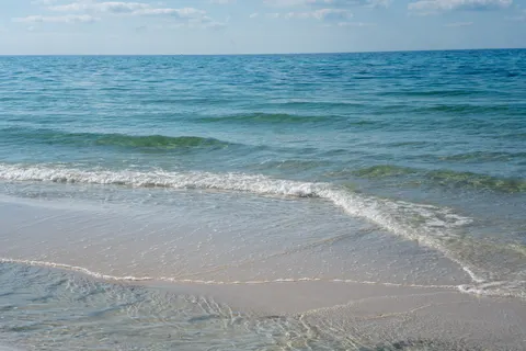 خلفية شاطئ استوائي بدقة 4K · ocean · 3840×2560