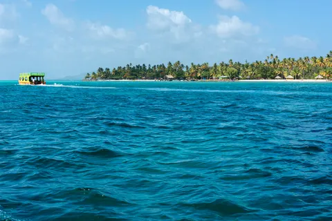 열대 해변 4K 배경화면 · ocean · 3840×2563