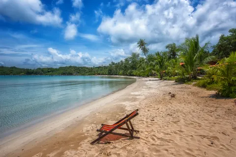 خلفية شاطئ استوائي بدقة 4K · ocean · 3840×2568