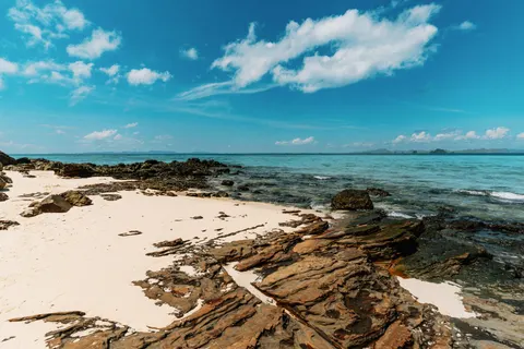 Fond d'écran Plage tropicale 4K · ocean · 3840×2560