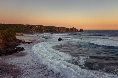Hình nền Vách Đá Bên Đại Dương 4K · ocean · 3840×2560