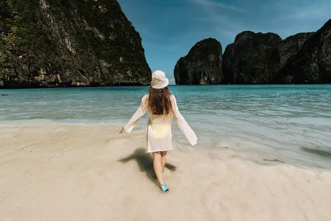 خلفية شاطئ استوائي بدقة 4K · ocean · 3840×2560
