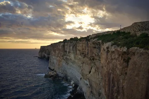 Fond d'écran Falaise sur l'océan 4K · ocean · 3840×2563
