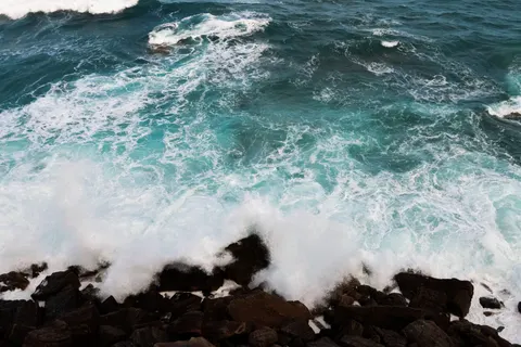 Ocean Waves 4K Wallpaper · ocean · 3840×2560