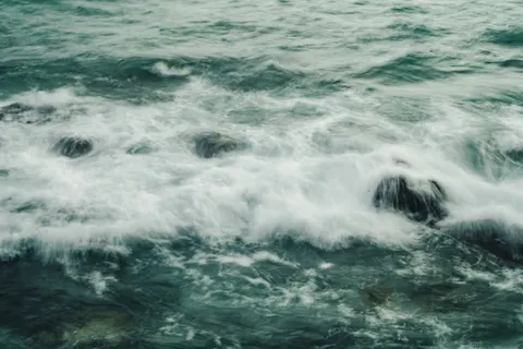 Meereswellen 4K Hintergrundbild · ocean · 3840×2560