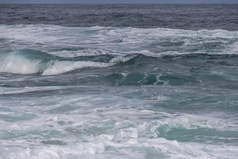 Fondo de pantalla Olas del océano 4K · ocean · 3840×2561