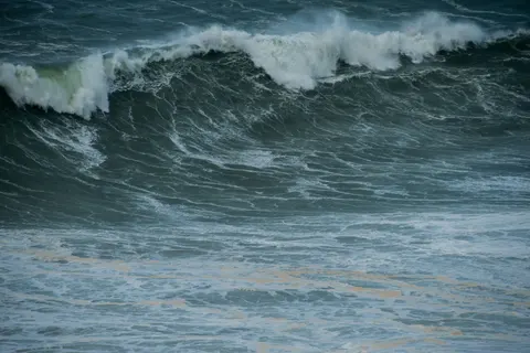 Meereswellen 4K Hintergrundbild · ocean · 3840×2563