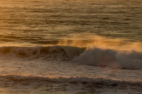 Ocean Waves 4K Wallpaper · ocean · 3840×2560