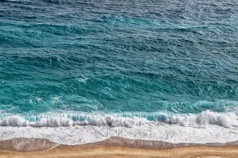 خلفية أمواج المحيط بدقة 4K · ocean · 3840×2560