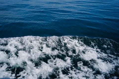 Ocean Waves 4K Wallpaper · ocean · 3840×2560