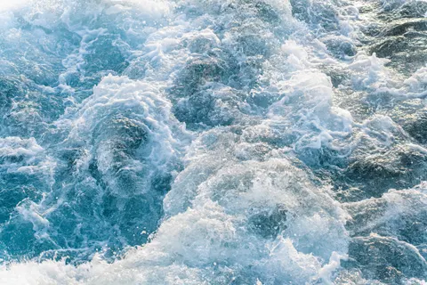 Ocean Waves 4K Wallpaper · ocean · 3840×2560