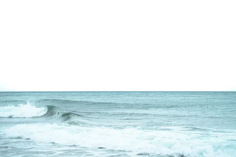Ocean Waves 4K Wallpaper · ocean · 3840×2560