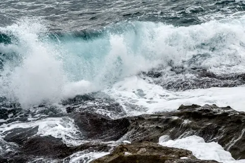 海浪 4K壁纸 · ocean · 3840×2558