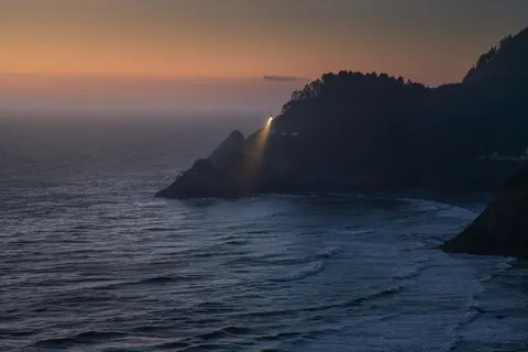 Hình nền Vách Đá Bên Đại Dương 4K · ocean · 3840×2560
