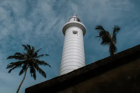 Fondo de pantalla Costa del faro 4K · ocean · 3840×2560