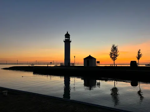 Fondo de pantalla Costa del faro 4K · ocean · 3840×2880
